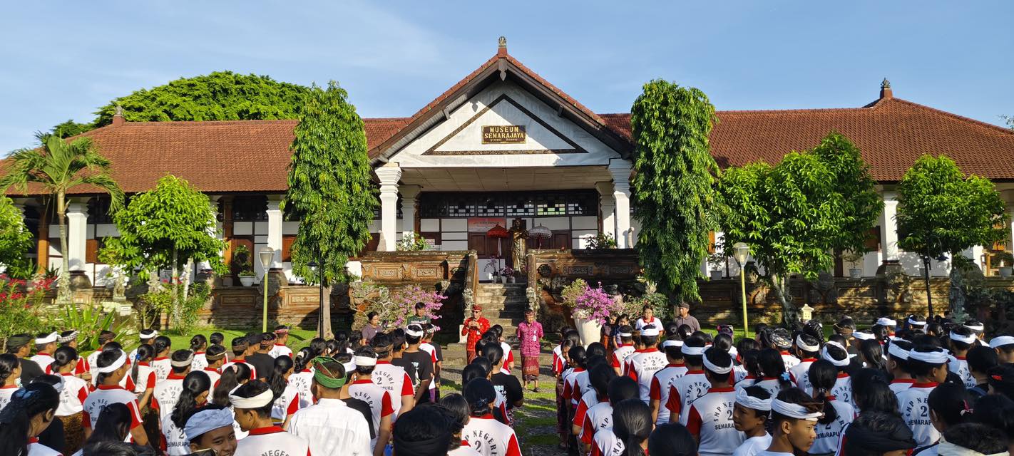 Bakti Sosial dan Kunjungan SMP N 2 Semarapura