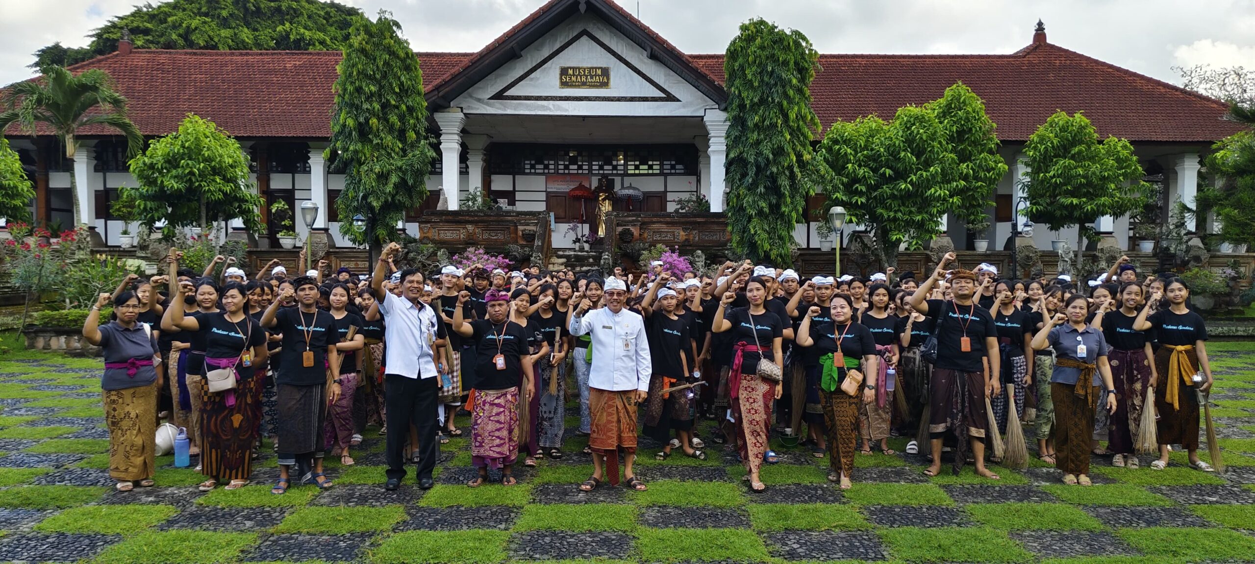 Kunjungan SMPN 2 Semarapura ke Museum Semarajaya