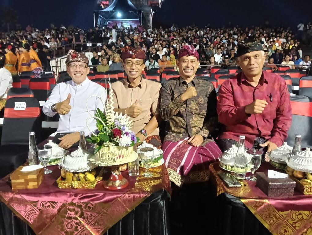 Kepala Dinas Kebudayaan Kabupaten Klungkung Menghadiri Malam Pembukaan Resmi Pesta Kesenian Bali (PKB) ke-XLVII Tahun 2025