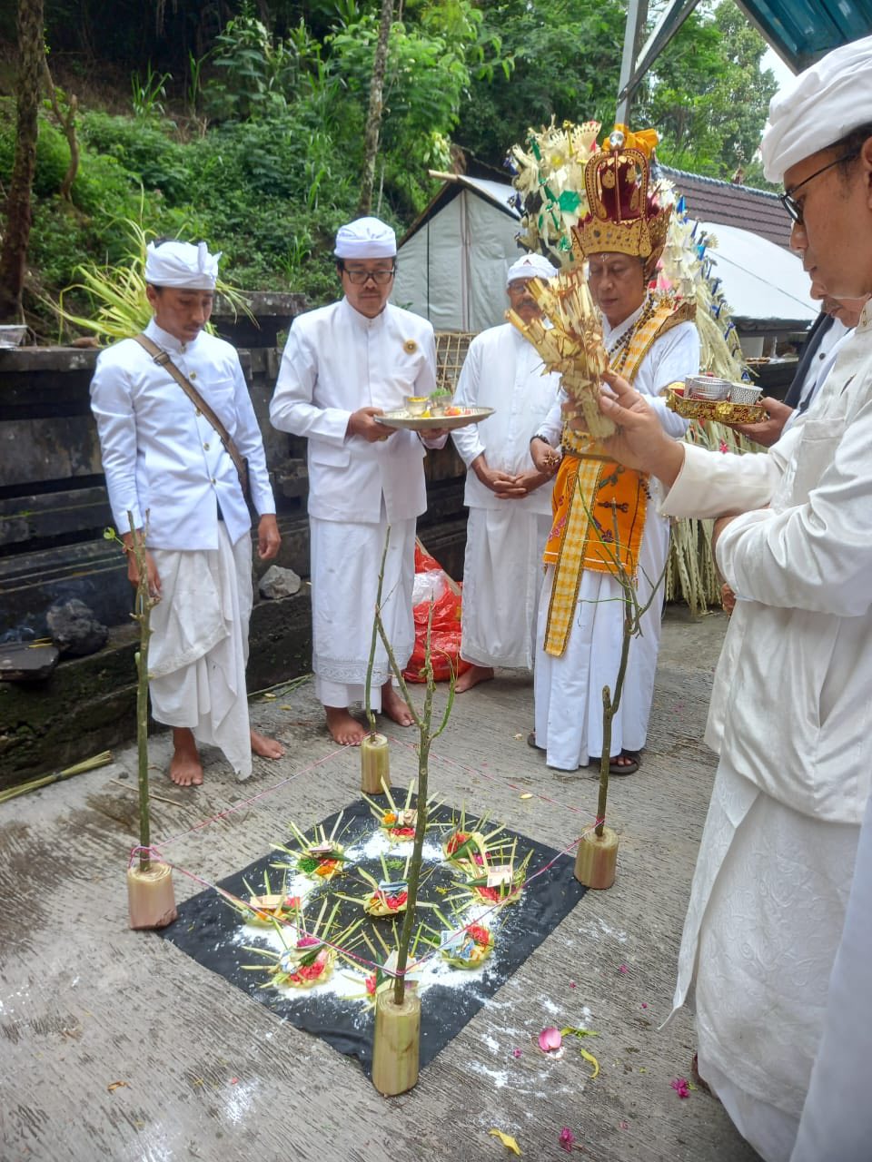 Upacara Mapepada Tawur di Pura Tirta Pingit Besakih.
